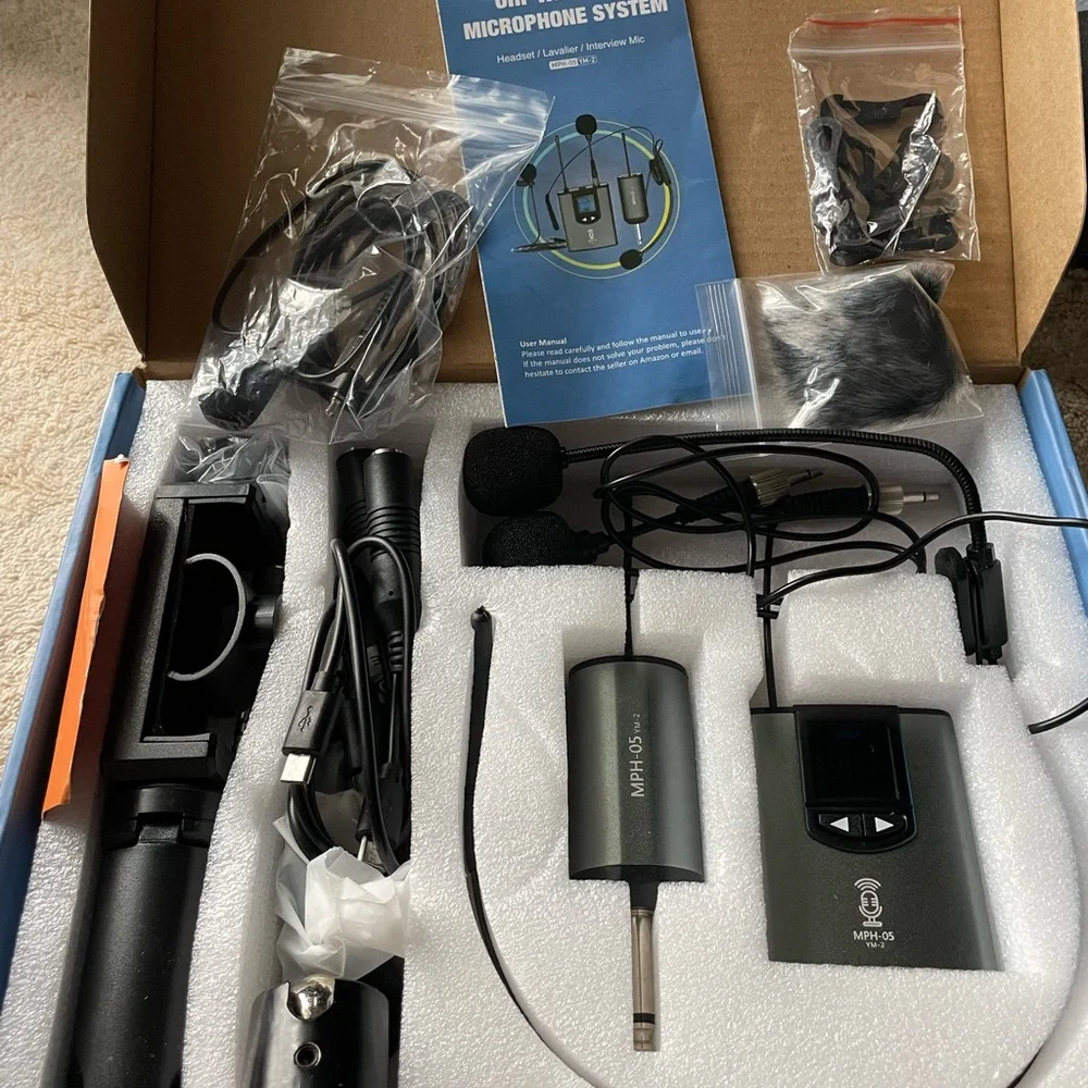 Source Unknown Wireless Headset System - Black and Blue